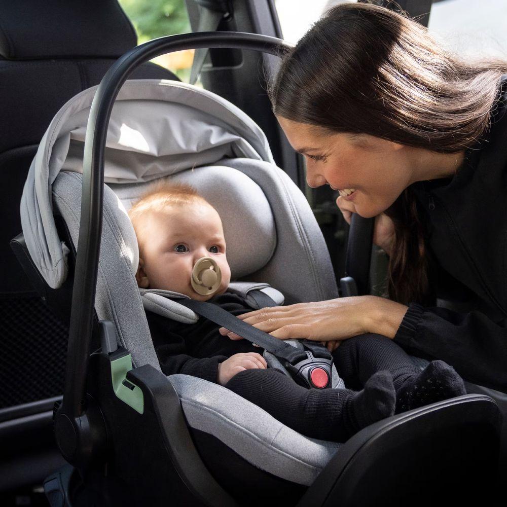 Thule Maple i-Size Turvakaukalo - Black