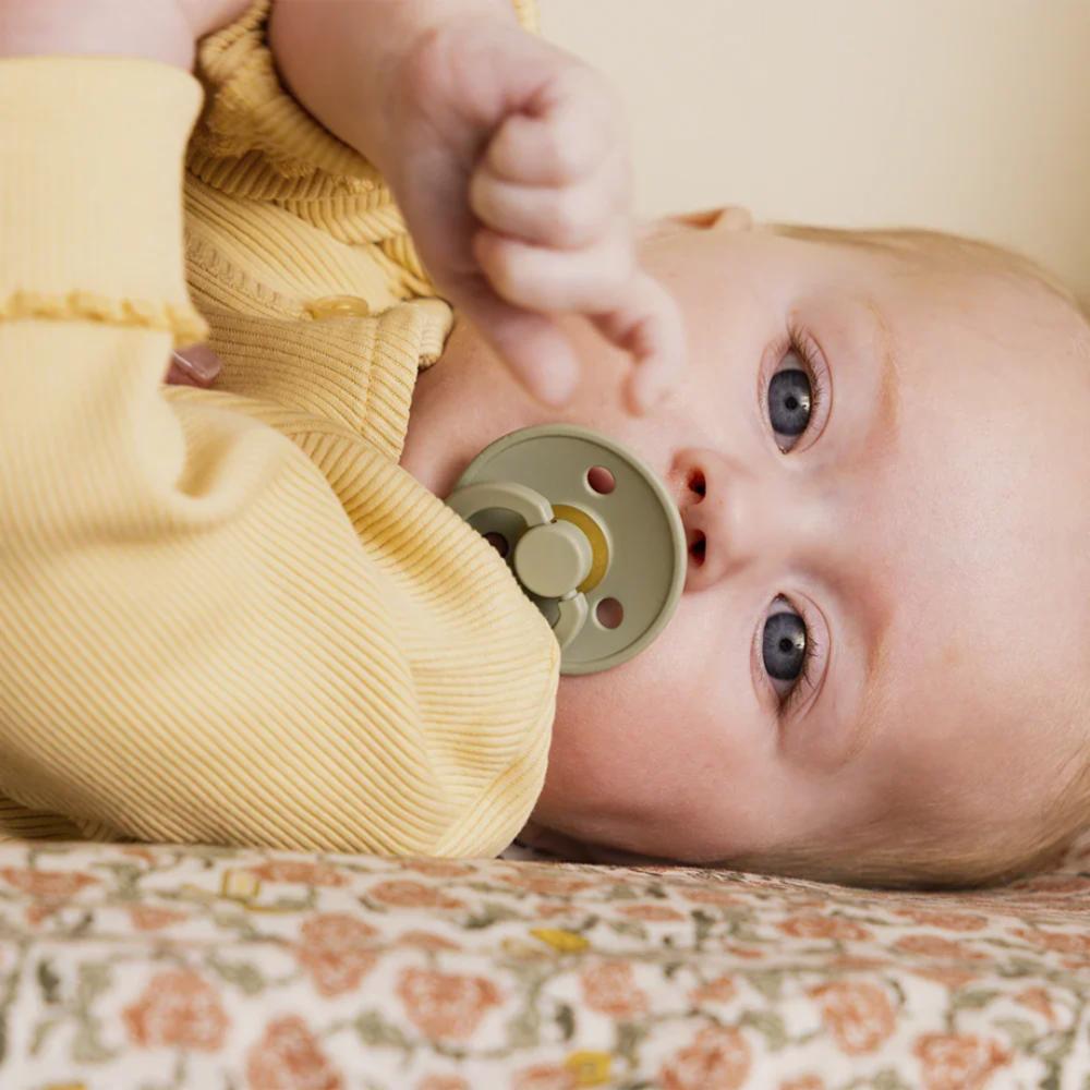 Bibs Colour Anatominen luonnonkumitutti 6-18kk