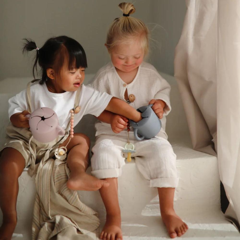 Mushie Silikoninen Välipalakuppi - Powder blue