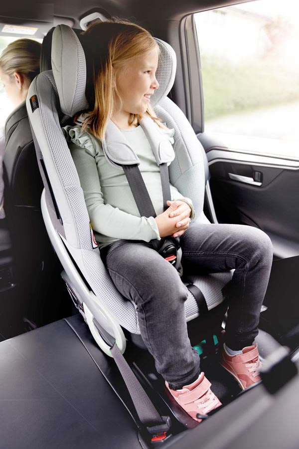 Selkä menosuuntaan suositellaan matkustamaan mahdollisimman pitkään BeSafe Stretch turvaistuin mahdollistaa sen jopa 7-vuotiaaksi asti | Lastentarvikkeesta