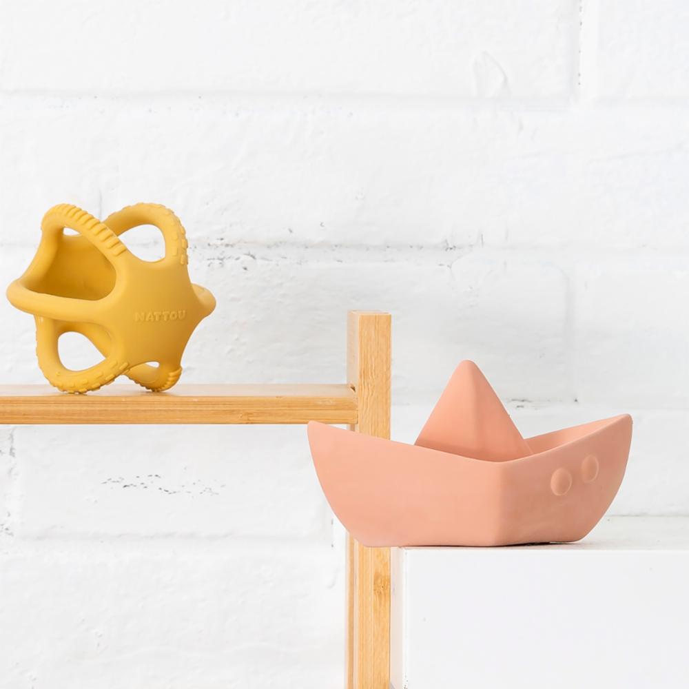 Nattou Kylpylelu, Boat apricot