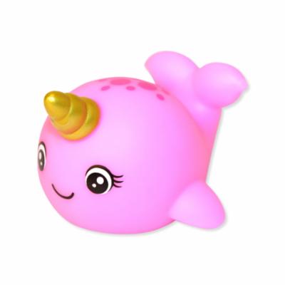 Kylpyeläin valolla - Valas pinkki